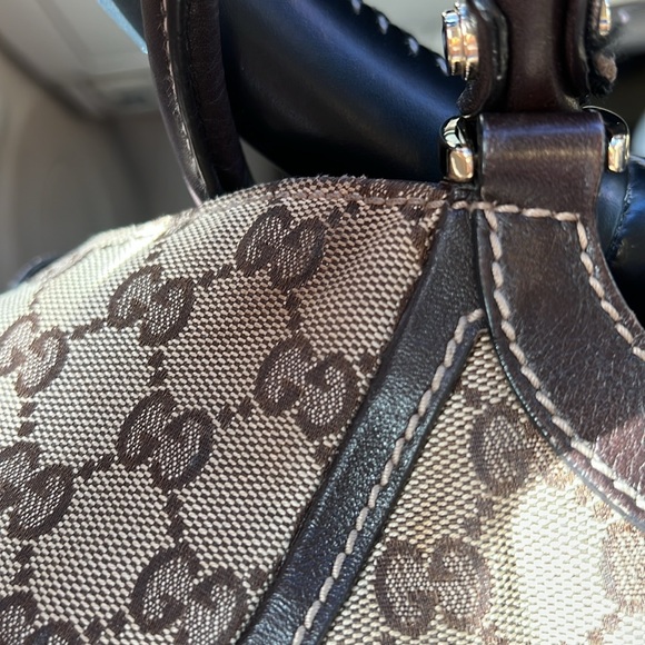 Vintage Gucci Shoulder Bag. Come with free wallet - Picture 10 of 16